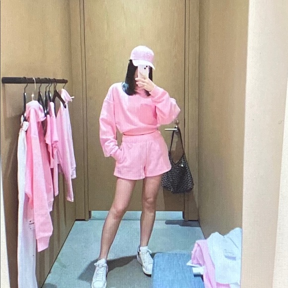 ALO Yoga Pink Cropped Sweatshirt & Shorts Set - Picture 5 of 6